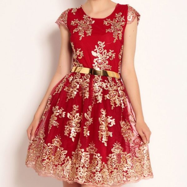 Rochie rosie eleganta cu broderie aurie