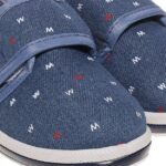 Tenisi albastri cu scai