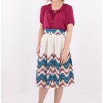 Fusta cu pliuri si print zig-zag albastru