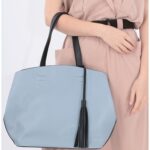 Geanta bleu cu canaf si manere negre