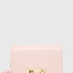 Chiara Ferragni poseta culoarea roz