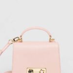 Chiara Ferragni poseta culoarea portocaliu