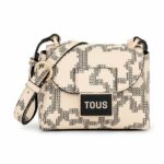 Tous poseta culoarea bej