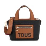 Tous poseta culoarea negru