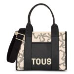 Tous poseta culoarea bej