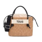 Tous poseta culoarea bej
