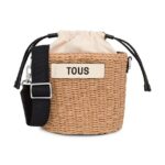 Tous poseta culoarea bej