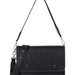 Tous poseta culoarea negru