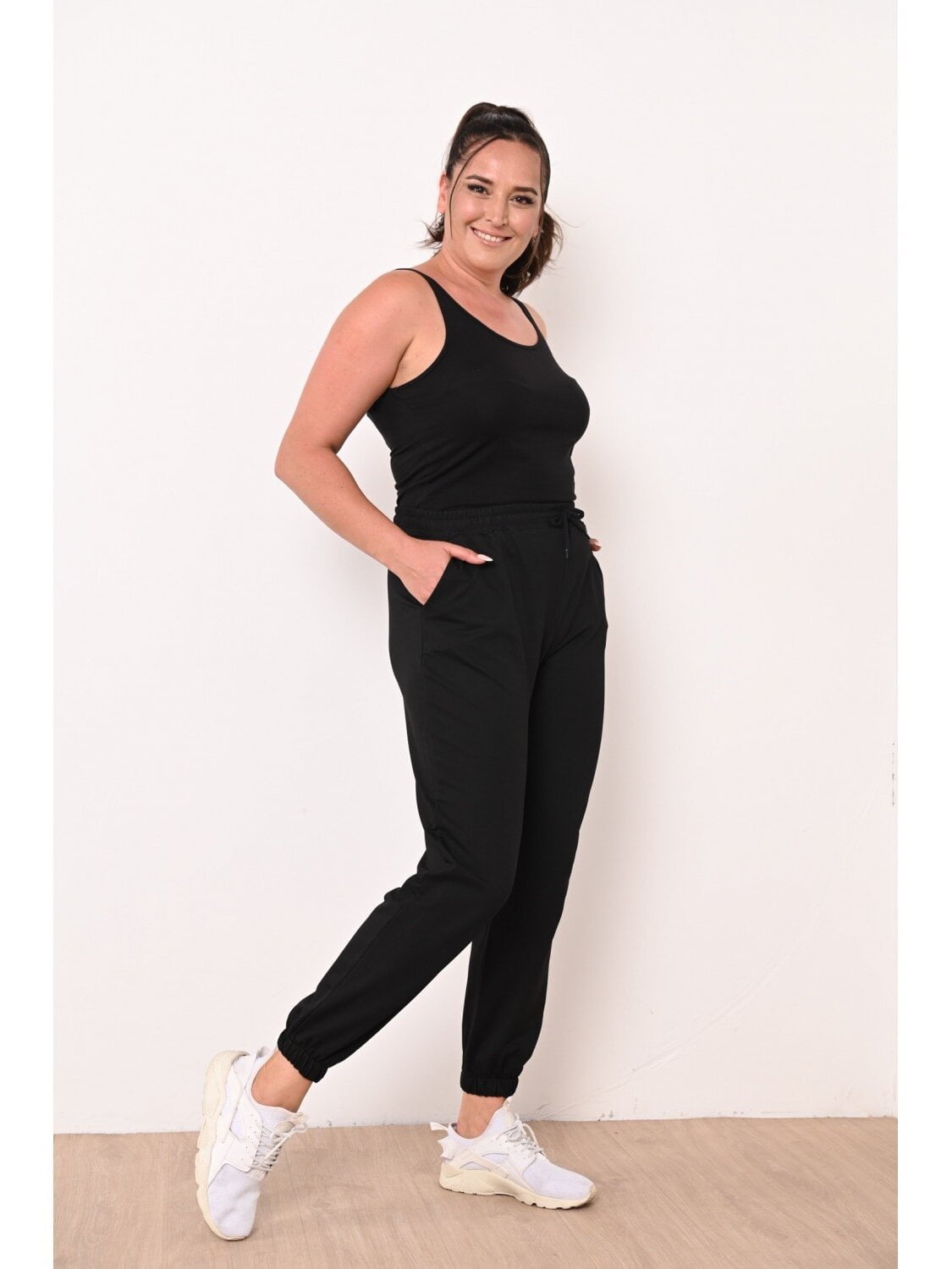 haine-de-vis-pantaloni-dama-bela-negru-plus-size-22045 Pantaloni Dama Marimi Mari Bela Negru 4XL (48) - imagine 1