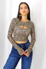 Bluza crop Sienna, cu decolteu decupat si maneca cu fenta/deget, Animal print