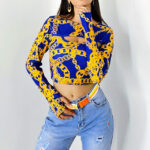 Bluza crop Sienna, cu decolteu decupat si maneca cu fenta/deget, Blue Chain