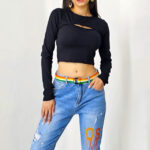 Bluza crop Sienna, cu decolteu decupat si maneca cu fenta/deget, Negru