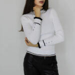 Bluza Renia, cu volane minimaliste la guler si nasturi cu cristale decorative, Alb, Marime universala S/M