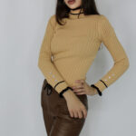 Bluza Renia, cu volane minimaliste la guler si nasturi cu cristale decorative, Crem, Marime universala S/M