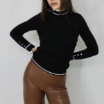 Bluza Renia, cu volane minimaliste la guler si nasturi cu cristale decorative, Negru, Marime universala S/M