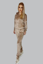 Compleu de catifea Erica, pantaloni cu fermoar pe picior si bluza in doua variante de purtare (cu gluga sau cu guler/rever), Crem, Marime S/M