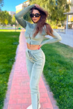 Compleu de catifea Paula, pantaloni si bluza pe gat cu fermoar, Gri, Marime S/M