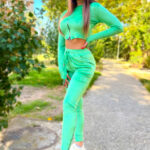 Compleu de catifea Paula, pantaloni si bluza pe gat cu fermoar, Verde deschis, Marime S/M