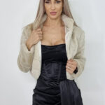 Haina scurta din blana ecologica Suzyana, cu maneca lunga si accesoriu inclus, Crem, Marime S/M