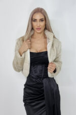 Haina scurta din blana ecologica Suzyana, cu maneca lunga si accesoriu inclus, Crem, Marime S/M