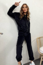 Trening de catifea Kary, pantaloni cu buzunare laterale si bluza cu fermoar, Negru