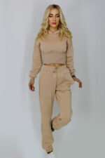 Trening vatuit Beatrice, pantaloni cu buzunare oversize si hanorac cu gluga si aspect elastic de corset, Crem