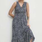 Model Nou de rochie culoarea albastru main, maxi, evazati