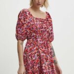 Model Nou de rochie ini, evazati