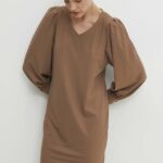 Model Nou de rochie culoarea maro, ini, drept