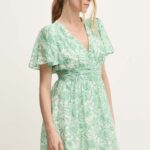 Model Nou de rochie culoarea verde, ini, evazati