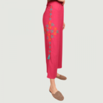 Pantaloni cu broderie siclam