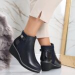 Ghete dama Imblanite Bleumarin din Piele Ecologica Mesya - imagine 2
