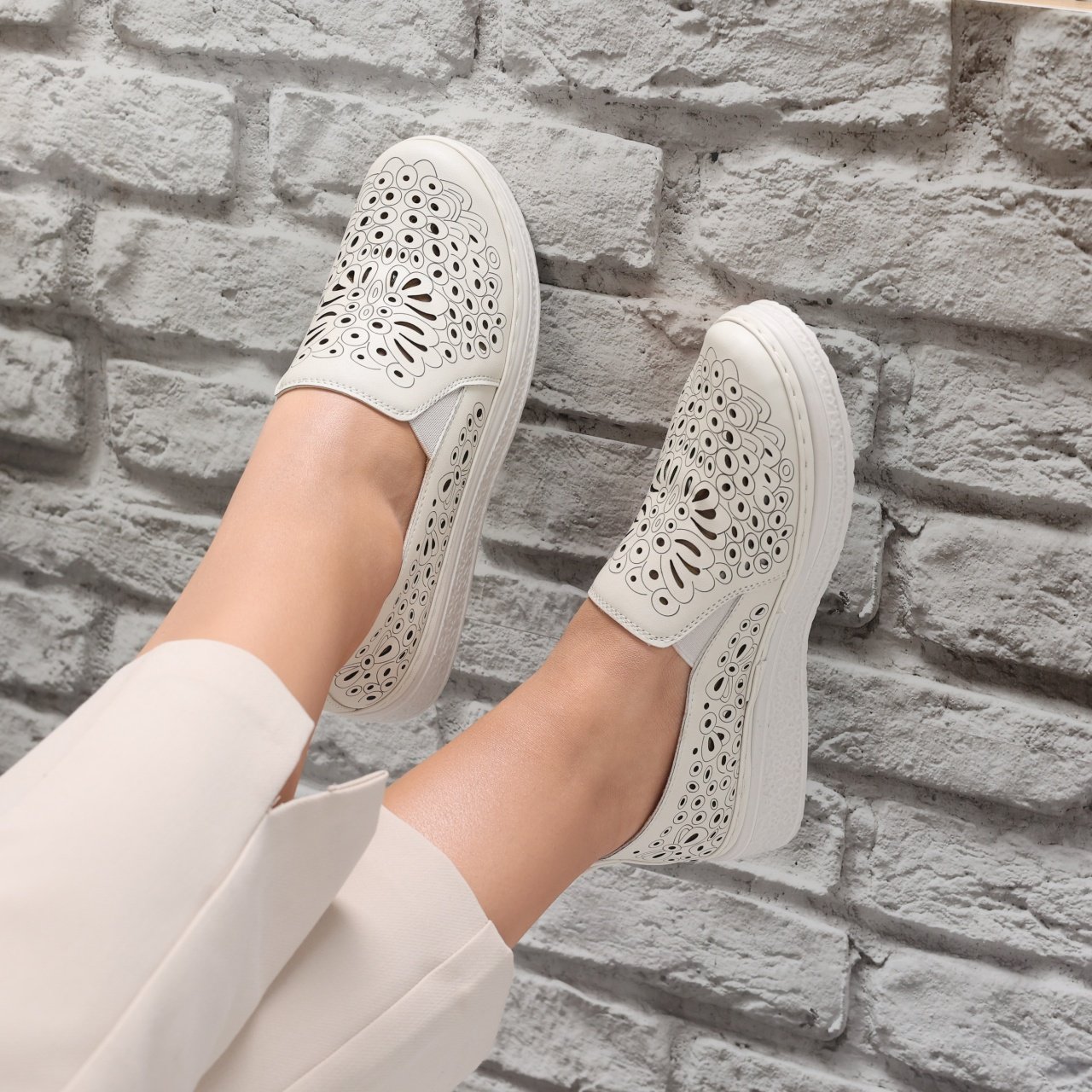 pantofi-dama-casual-bej-din-piele-ecologica-acona28333 Pantofi dama casual Bej din Piele Ecologica Acona - imagine 1