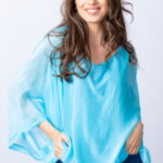 Bluza albastru aqua din matase si vascoza cu maneca fluture