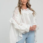 Bluza boho oversize din batist de bumbac, in colturi, cu volan si dantela, alba