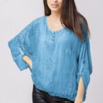Bluza din matase si vascoza albastru jeans brodata si dantela pe spate si nasturei
