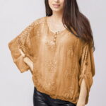 Bluza din matase si vascoza camel brodata si dantela pe spate si nasturei