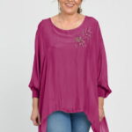 Bluza din matase si vascoza in colturi cu broderie cu paiete aurii mate, mov zmeura