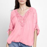 Bluza din matase si vascoza platca brodata, cu paiete fine si cu dantela pe spate, roz