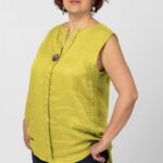 Bluza fara maneci din in cu nasture metalic decorativ, galben mustar
