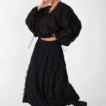 Bluza neagra oversize cu maneci fluture si dantela