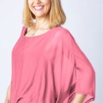 Bluza roz inchis din matase si vascoza cu maneca fluture