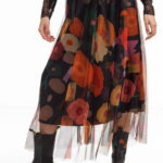 Fusta clos din tulle, neagra cu flori stilizate multicolore