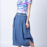 Fusta lunga albastru jeans cu poale prinse, din in, cu o curea fancy