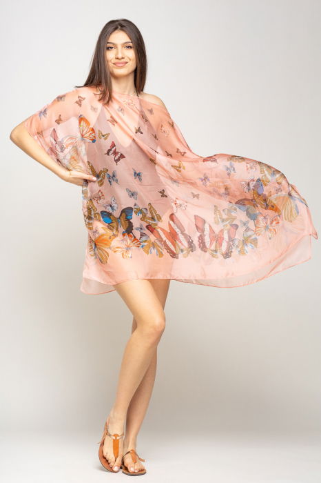 poncho-de-plaja-cu-fluturi-pe-fond-rosu-matase-si-vascoza-copie-7614-3692 Rochie de plaja tip poncho cu fluturi pe fond roz, matase si vascoza - imagine 1