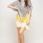 Rochie de plaja tip poncho cu motive florale si buline galbene, vascoza