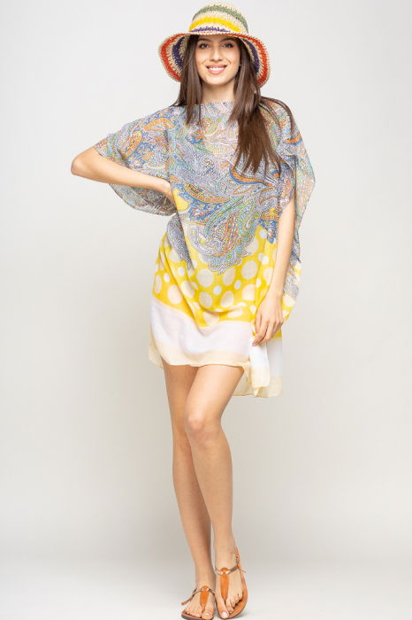 poncho-de-plaja-cu-motive-florale-si-buline-galbene-vascoza-7628-2834 Rochie de plaja tip poncho cu motive florale si buline galbene, vascoza - imagine 1