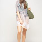 Rochie de plaja tip poncho cu motive florale si buline bej, vascoza