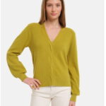 Pulover cu impletitura decorativa si decolteu in V, verde oliv