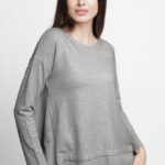Pulover evazat cu angora, cu insertii laterale brodate, gri
